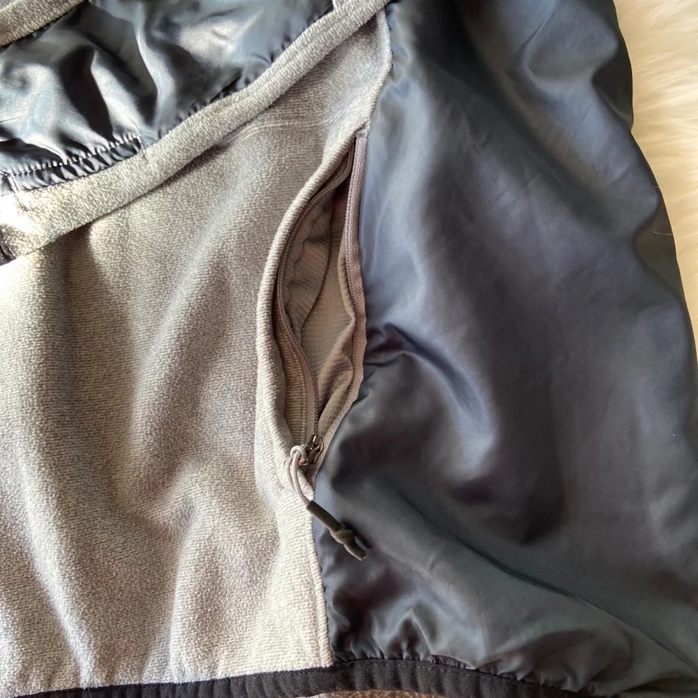 Men’s under armour black and grey hoodie - Picture 3 of 4